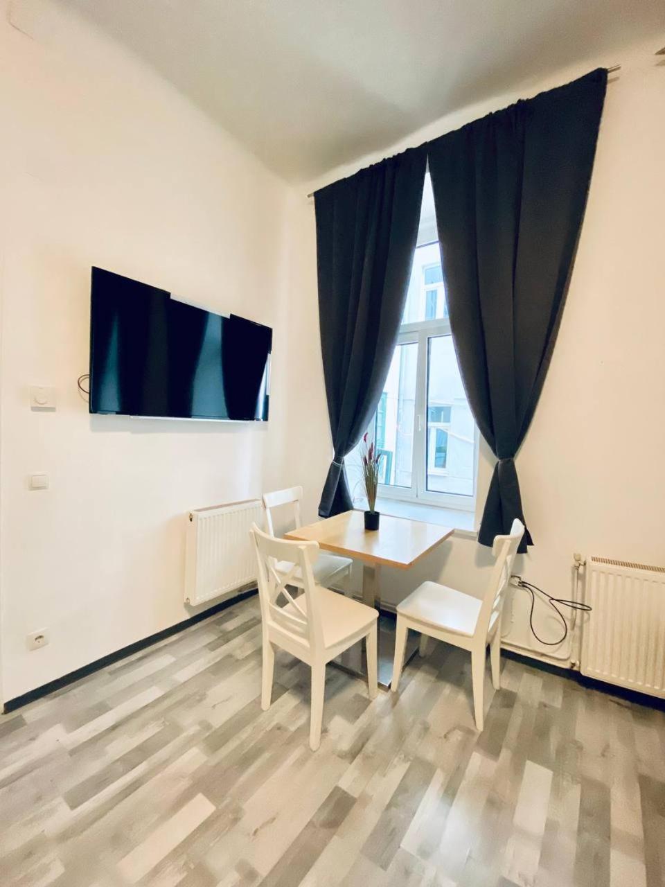 Economic 3p Lg Apartment