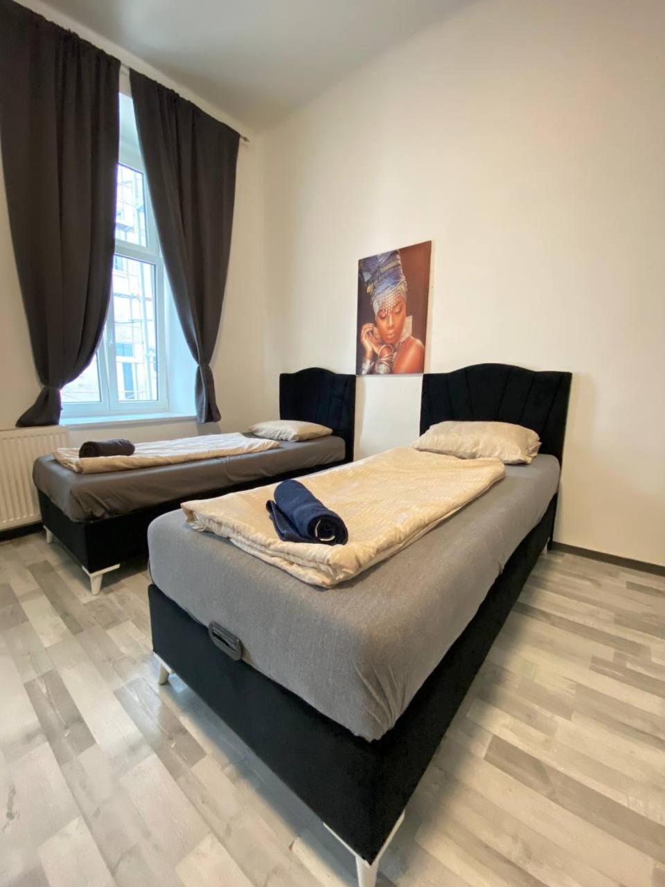 Economic 3p Lg Apartment *